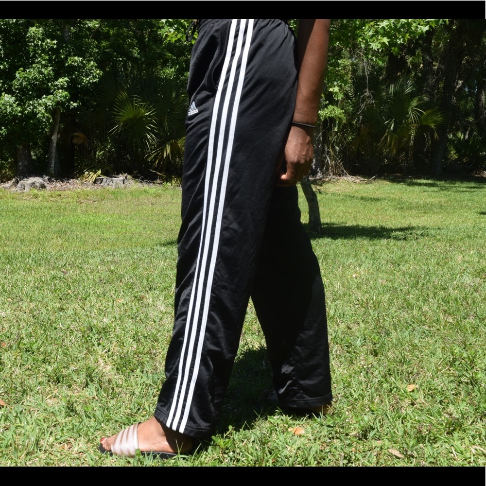Classic Woman’s Adidas Pants Size Medium - Picture 6 of 7